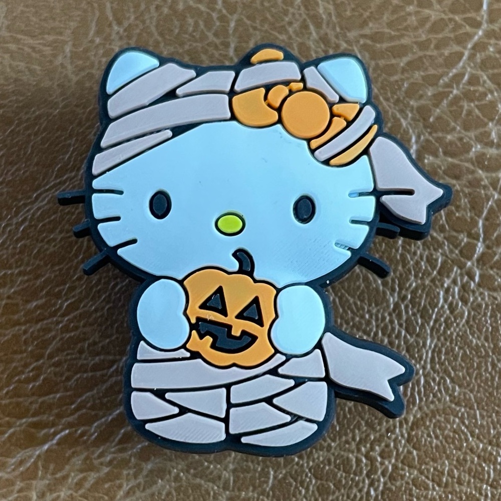 Hello Kitty Mummy Halloween Croc Charm - Picture 3 of 4